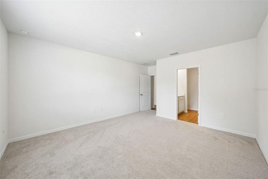 Spacious, unfurnished interior of a new home in Pine Ridge Meadows, Hudson (Image 40).