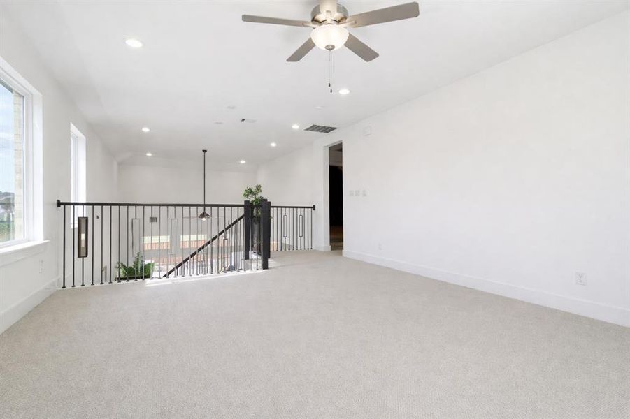 Spacious, unfurnished interior of a new home in , Hickory Creek (Image 16).
