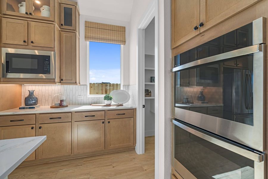 Furnished interior view inside a new home in Beacon Point, Texas City (Image 76).