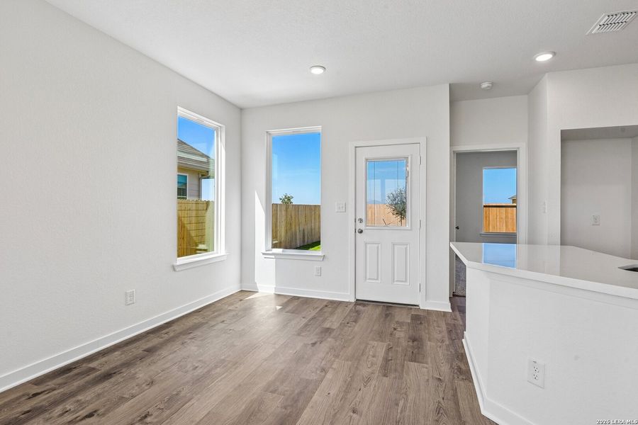 Spacious, unfurnished interior of a new home in Arroyo Ranch, Seguin (Image 20).