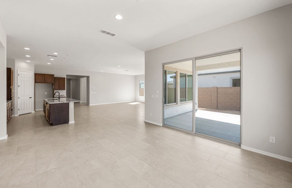 Spacious, unfurnished interior of a new home in Artisan at Asante, Surprise (Image 22).