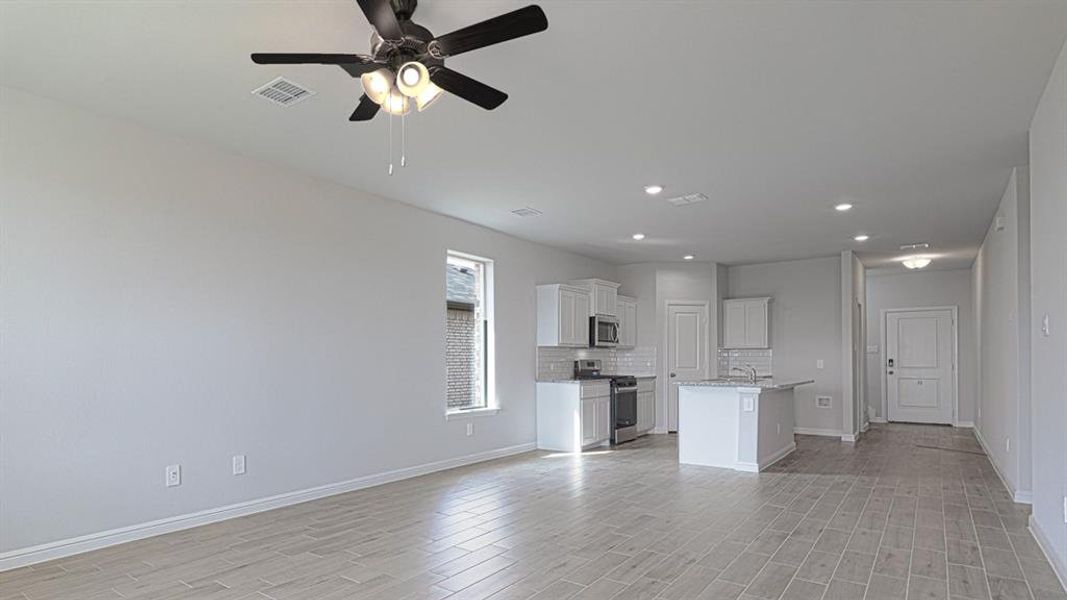 Spacious, unfurnished interior of a new home in Vista Point, Grandview (Image 15).