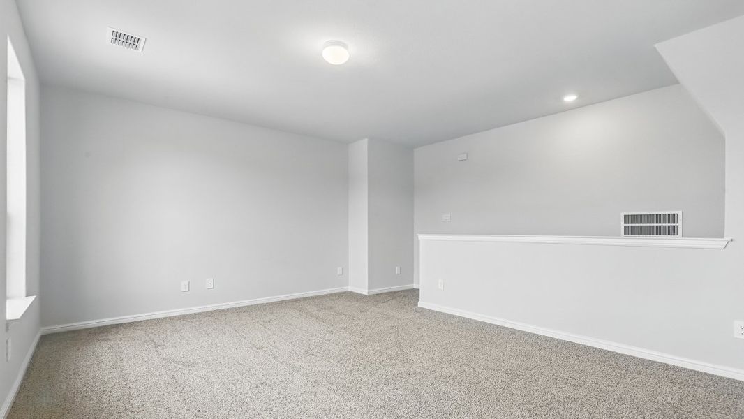 Spacious, unfurnished interior of a new home in The Canyons, Keene (Image 34).