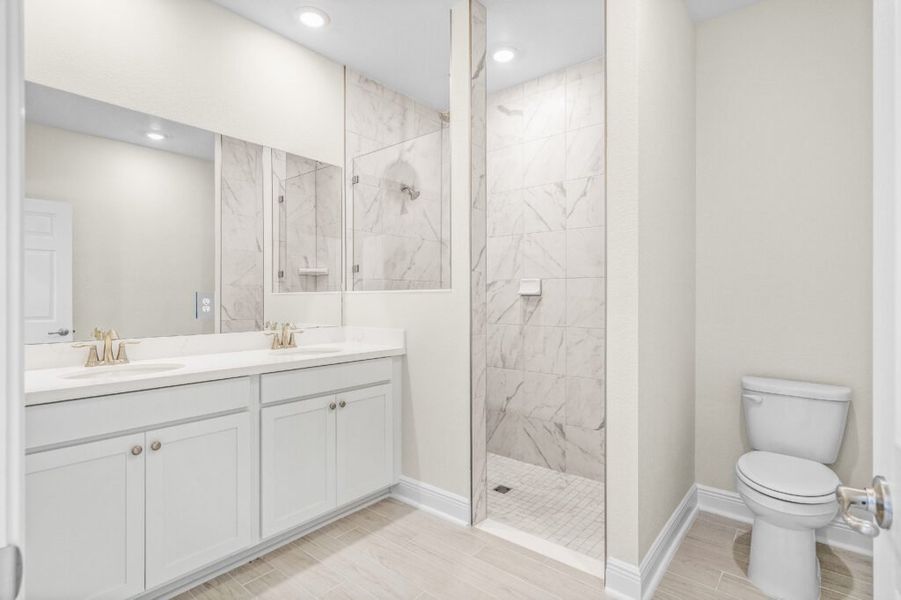 Furnished interior view inside a new home in Lake Merial, Panama City (Image 5).