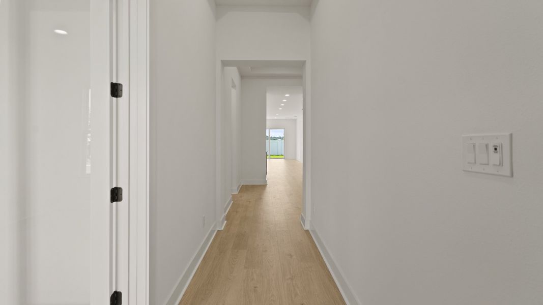 Spacious, unfurnished interior of a new home in Reserve at Berry Bay, Wimauma (Image 13).