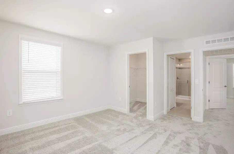 Spacious, unfurnished interior of a new home in Malabar Springs, Palm Bay (Image 52).