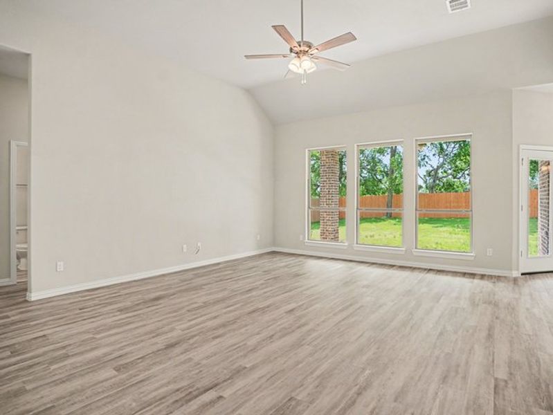Spacious, unfurnished interior of a new home in Cole Crossing Estates, DeSoto (Image 16).