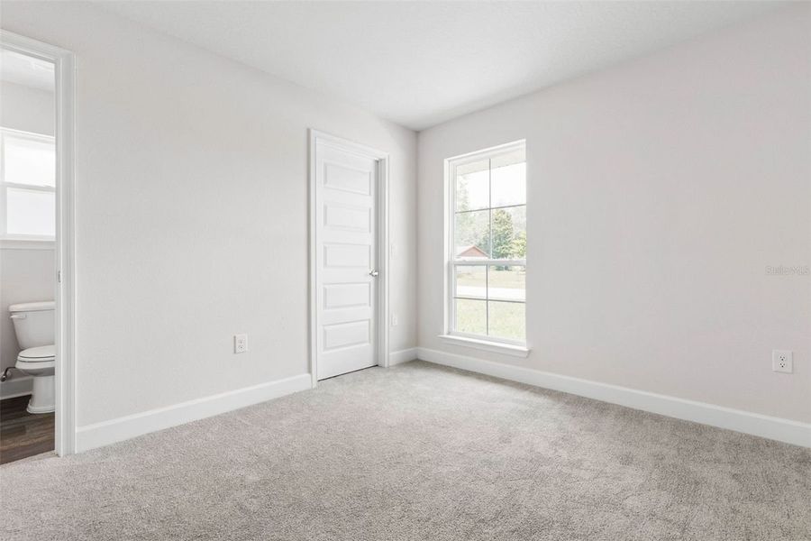 Spacious, unfurnished interior of a new home in Arbor Park, Leesburg (Image 30).