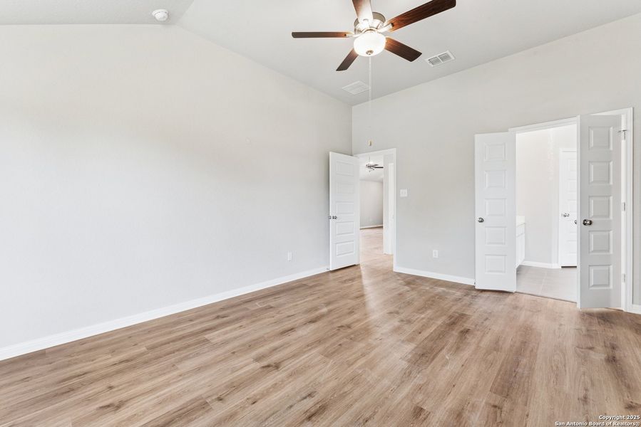 Spacious, unfurnished interior of a new home in Cinco Lakes, San Antonio (Image 14). Spacious, unfurnished interior of a new home in Cinco Lakes, San Antonio (Image 14).