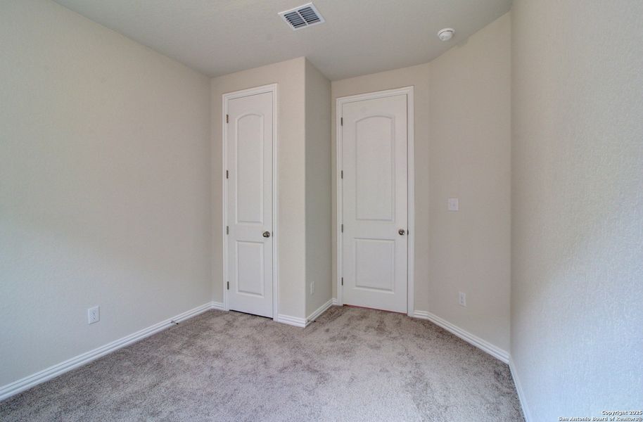 Spacious, unfurnished interior of a new home in Sunflower Ridge, New Braunfels (Image 19).
