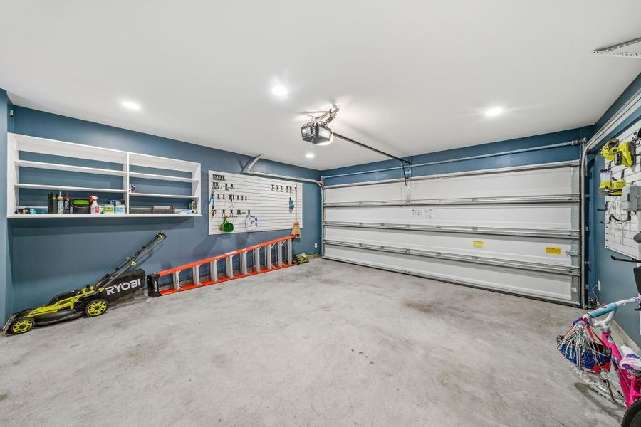 Spacious, unfurnished interior of a new home in Meridiana 40', 65', Iowa Colony (Image 19).