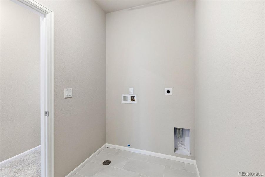 Spacious, unfurnished interior of a new home in Talon Pointe, Thornton (Image 30).