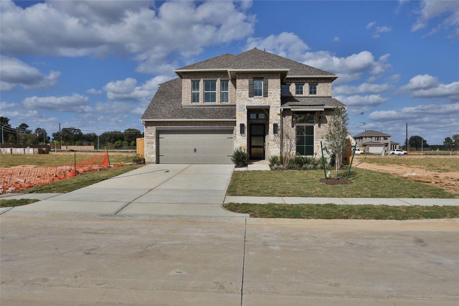 Front exterior of a new home in Everly 50', Tomball, TX, highlighting curb appeal (Image 1). Front exterior of a new home in Everly 50', Tomball, TX, highlighting curb appeal (Image 1).