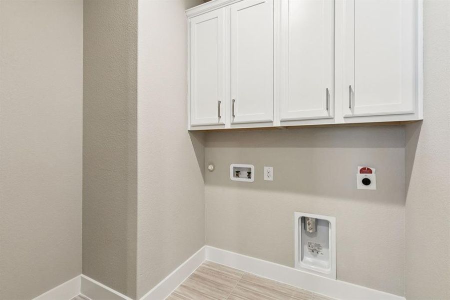 Spacious, unfurnished interior of a new home in Painted Tree Woodland West, McKinney (Image 17).