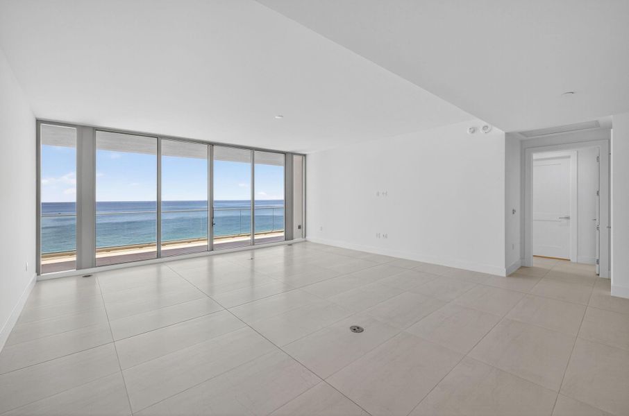 Spacious, unfurnished interior of a new home in , Fort Lauderdale (Image 34).
