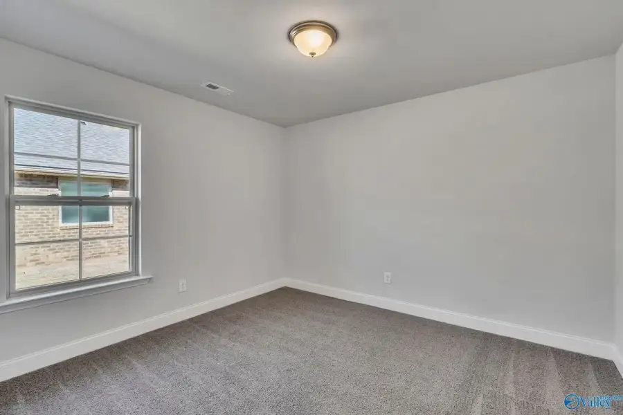 Spacious, unfurnished interior of a new home in Winding Oaks, Weeki Wachee (Image 22).