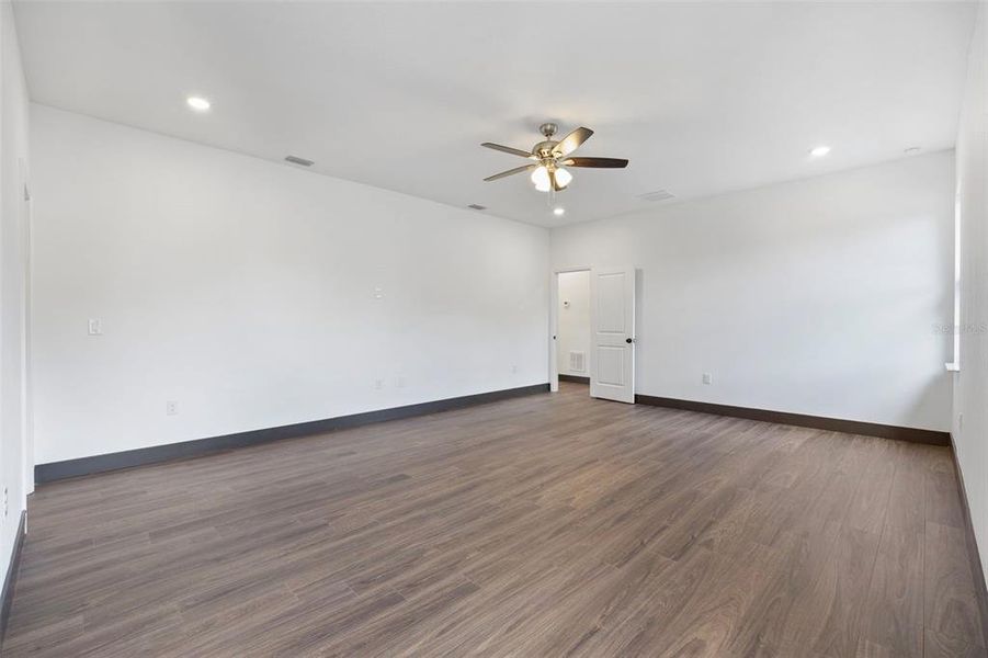 Spacious, unfurnished interior of a new home in , Tampa (Image 28).