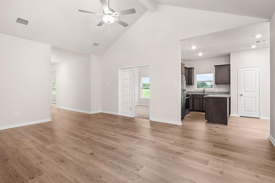 Spacious, unfurnished interior of a new home in Creekside Estates, Terrell (Image 5).