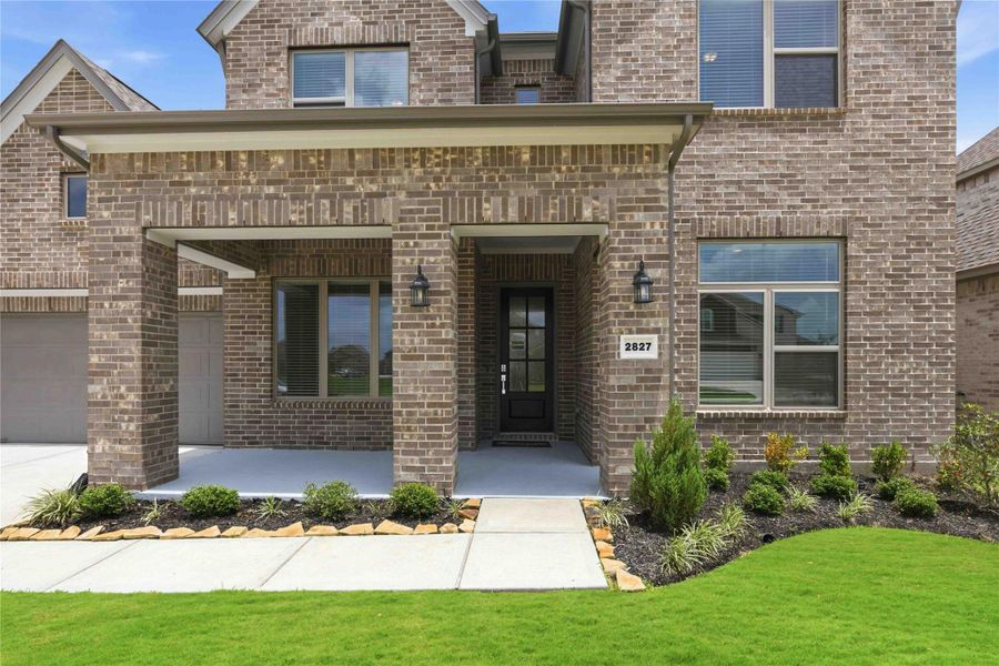 Exterior details and patio area of a home in Canterra Creek  60', Rosharon (Image 22).