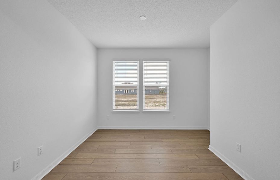 Spacious, unfurnished interior of a new home in Del Webb Wildlight, Yulee (Image 14).