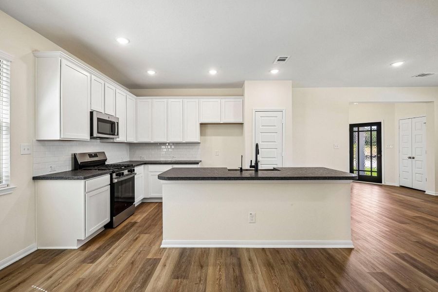 Chef-worthy island kitchen Chef-worthy island kitchen