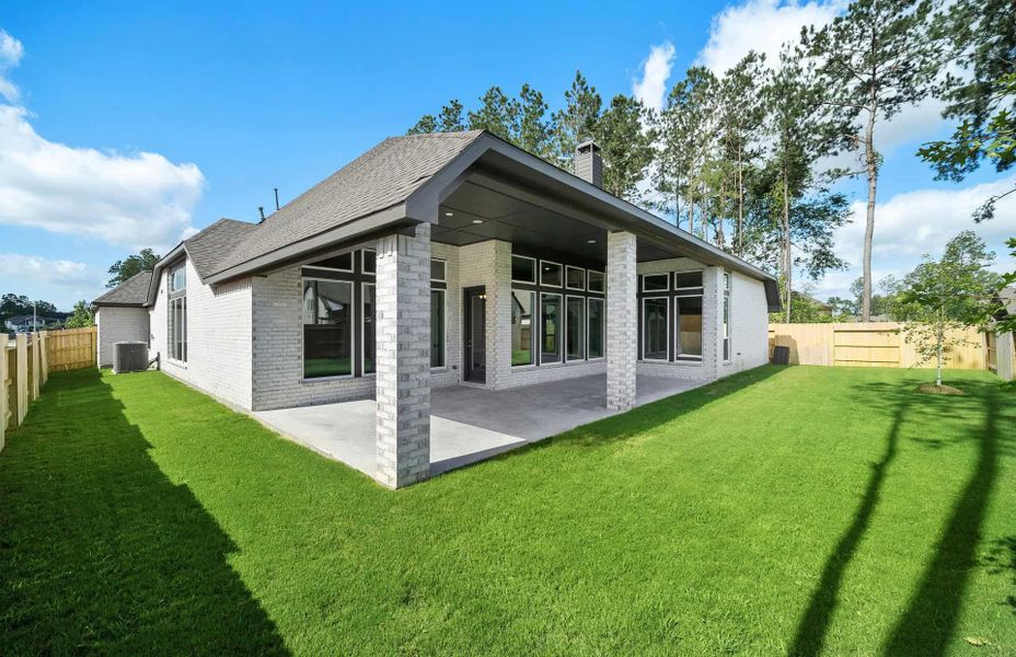 Representative exterior details of a home built from the 4082 by Ravenna Homes in Artavia 70′, Conroe (Image 3).