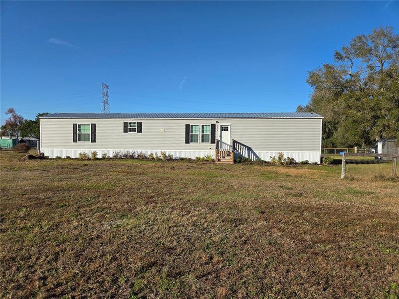 Exterior details and patio area of a home in , Plant City (Image 17).