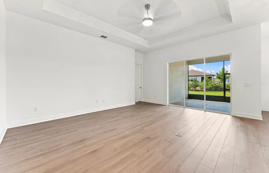 Spacious, unfurnished interior of a new home in Del Webb Stone Creek, Ocala (Image 15).