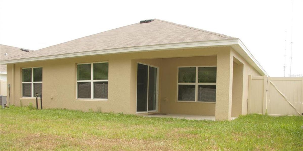 Exterior details and patio area of a home in Deer Path, Ocala (Image 3). Exterior details and patio area of a home in Deer Path, Ocala (Image 3).