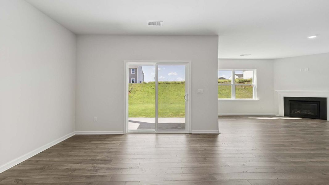 Spacious, unfurnished interior of a new home in Sage Grove, Lyman (Image 28).