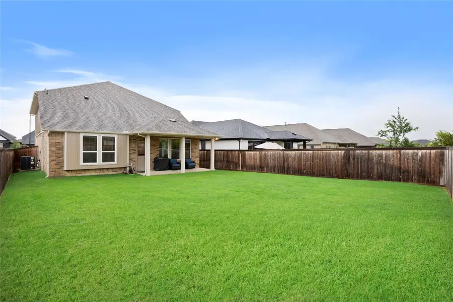Plenty of space for pets, play, gardening, or entertaining. Plenty of space for pets, play, gardening, or entertaining.