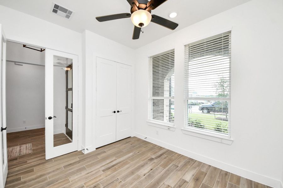 Spacious, unfurnished interior of a new home in Meridiana 50's, Manvel (Image 19).
