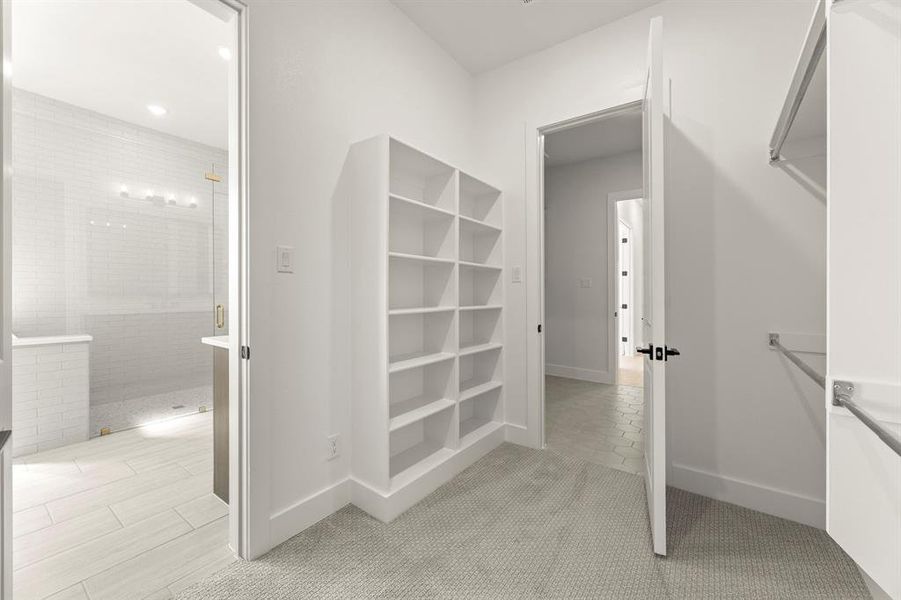 39. 741 Capella - Closet 39. 741 Capella - Closet