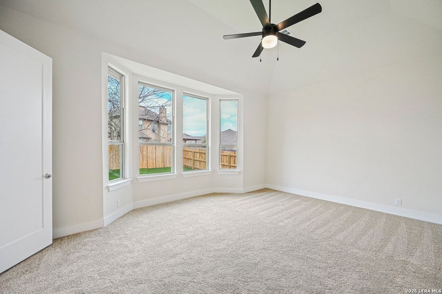 Spacious, unfurnished interior of a new home in Mont Blanc, Schertz (Image 13).