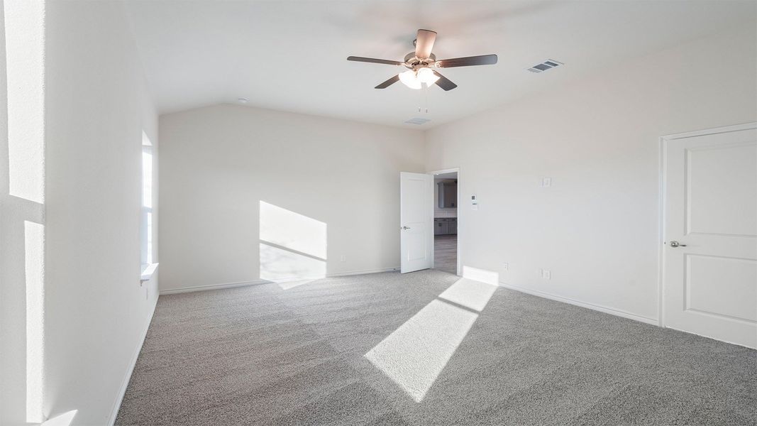 Spacious, unfurnished interior of a new home in The Preserve at Forum, Grand Prairie (Image 22).