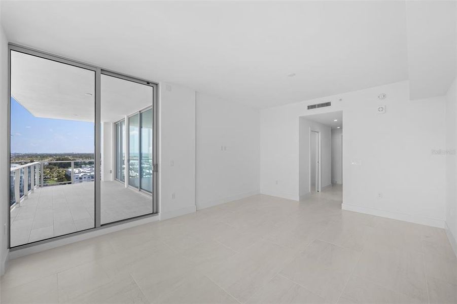Spacious, unfurnished interior of a new home in , Tampa (Image 58). Spacious, unfurnished interior of a new home in , Tampa (Image 58).