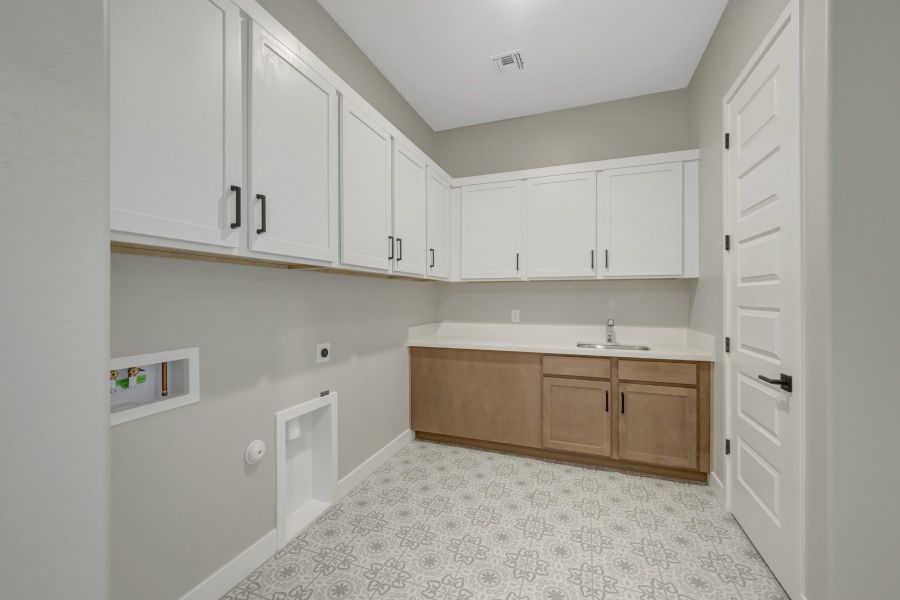 Furnished interior view inside a new home in Meridian at Northpointe at Vistancia, Peoria (Image 6). Furnished interior view inside a new home in Meridian at Northpointe at Vistancia, Peoria (Image 6).