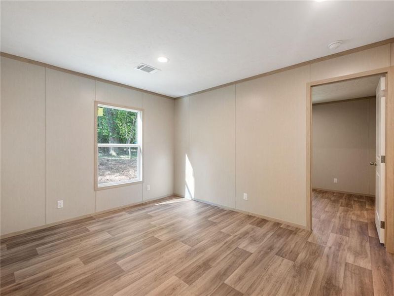 Spacious, unfurnished interior of a new home in , Gainesville (Image 36).