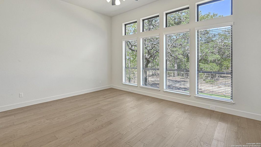 Spacious, unfurnished interior of a new home in George's Ranch Acre, Boerne (Image 17).
