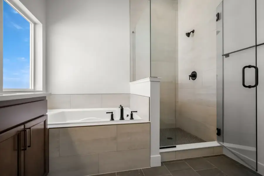 The Glisen - Owner's Bath