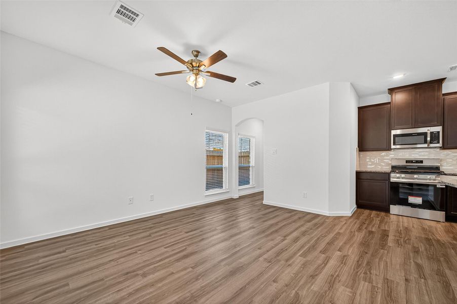 Spacious, unfurnished interior of a new home in Mill Creek Trails, Magnolia (Image 34).