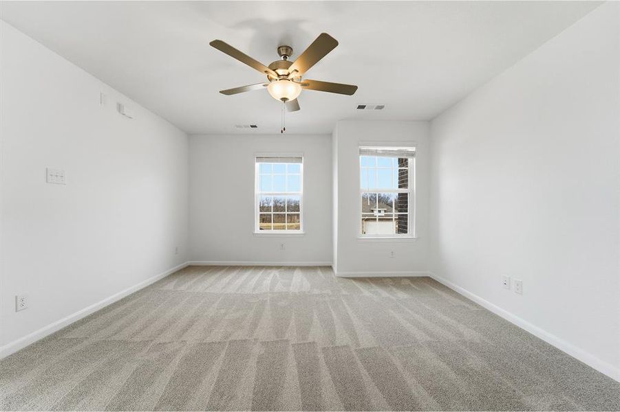 Spacious, unfurnished interior of a new home in Saddlebrook Estates, Waxahachie (Image 17).