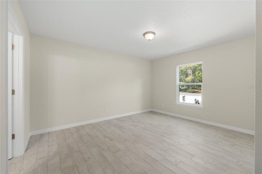 Spacious, unfurnished interior of a new home in , Ocala (Image 31).