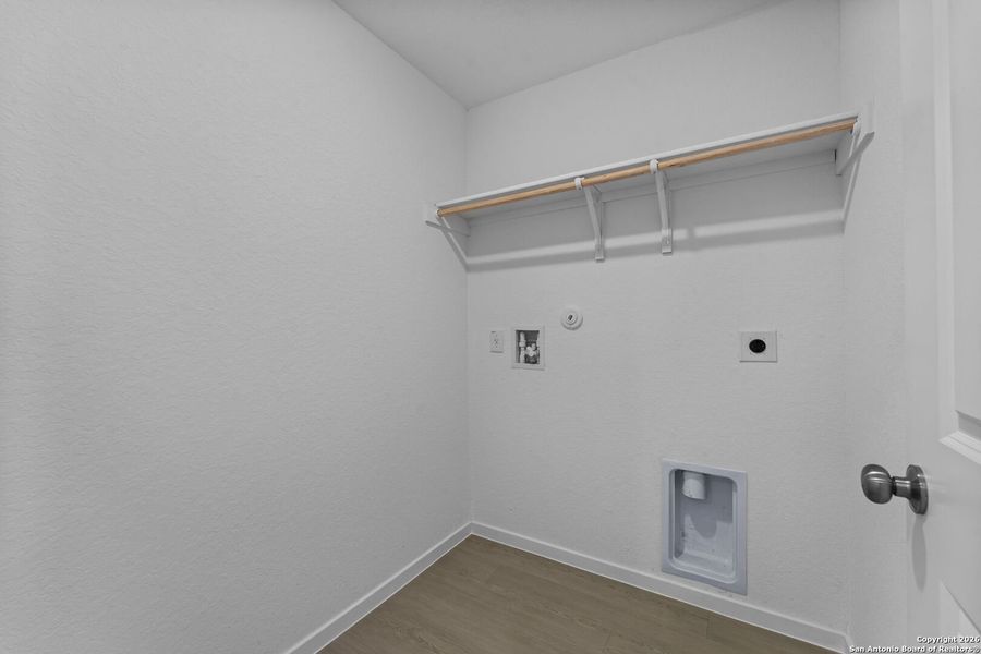 Spacious, unfurnished interior of a new home in Friendship Oaks: Watermill Collection, Fredericksburg (Image 11).