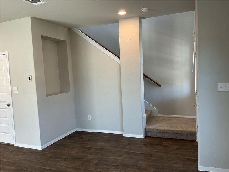Spacious, unfurnished interior of a new home in Harvest Ridge, Elgin (Image 8).