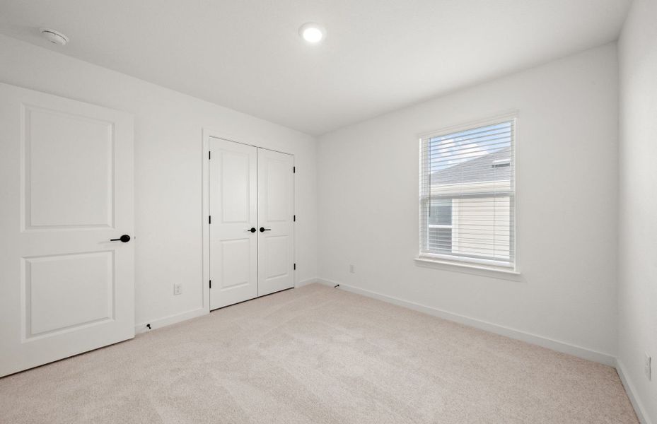 Spacious, unfurnished interior of a new home in Sunfield, Buda (Image 32).