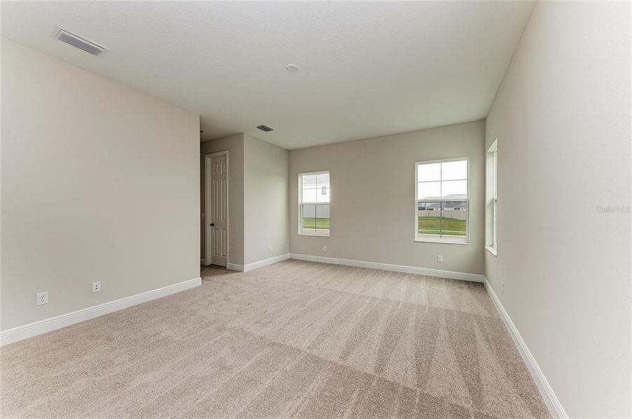 Spacious, unfurnished interior of a new home in Mirada, San Antonio (Image 22).