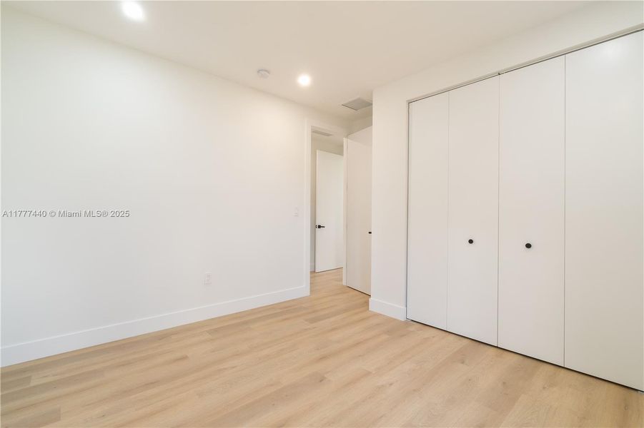 Spacious, unfurnished interior of a new home in , Miami (Image 38).