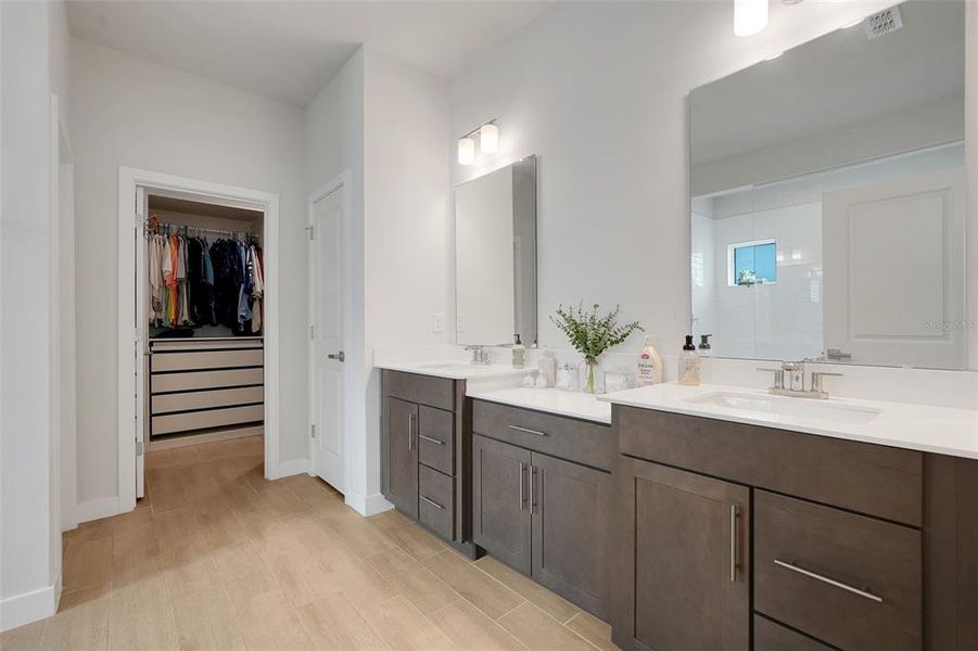 Furnished interior view inside a new home in , Clermont (Image 20).