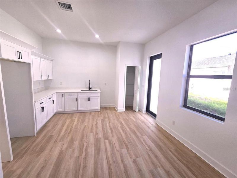 Spacious, unfurnished interior of a new home in , Port Charlotte (Image 7).